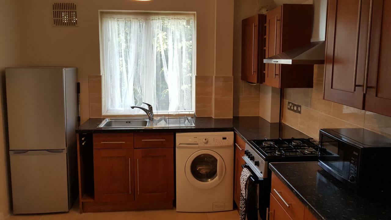 Elegant And Spacious 2 Bedroom 바넷 외부 사진